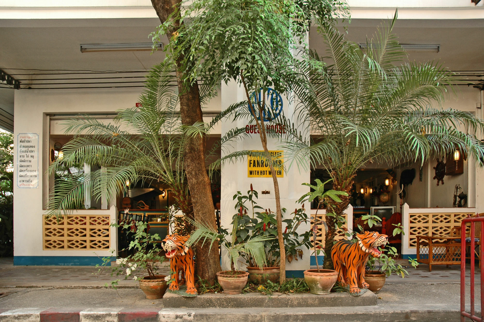 Niku Guesthouse Patong Exterior photo