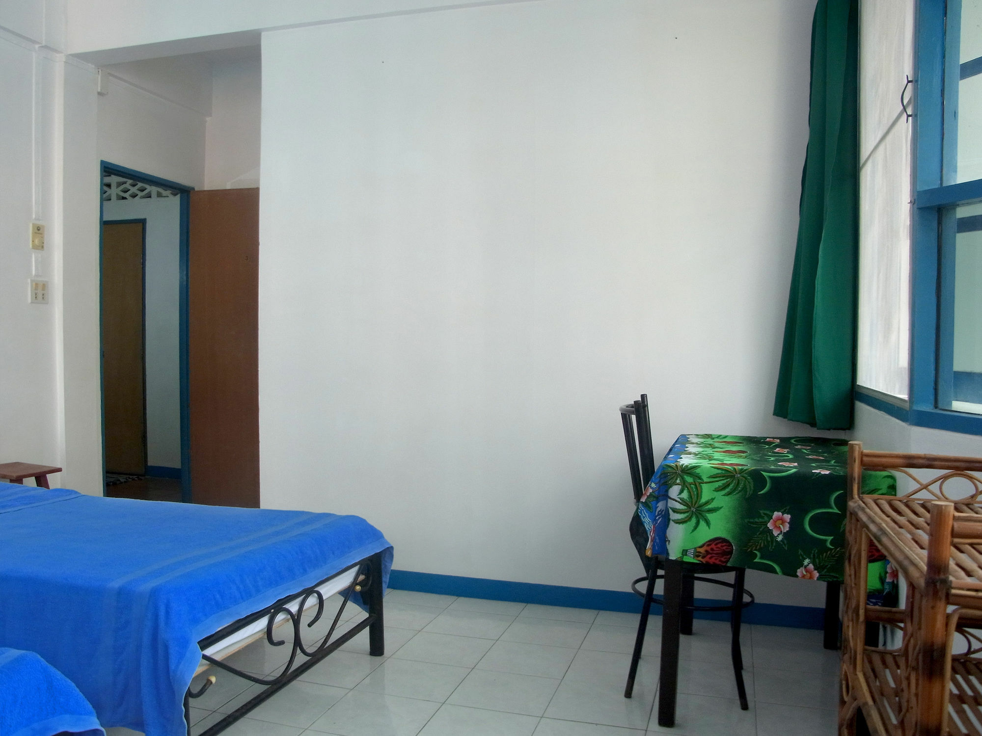 Niku Guesthouse Patong Exterior photo