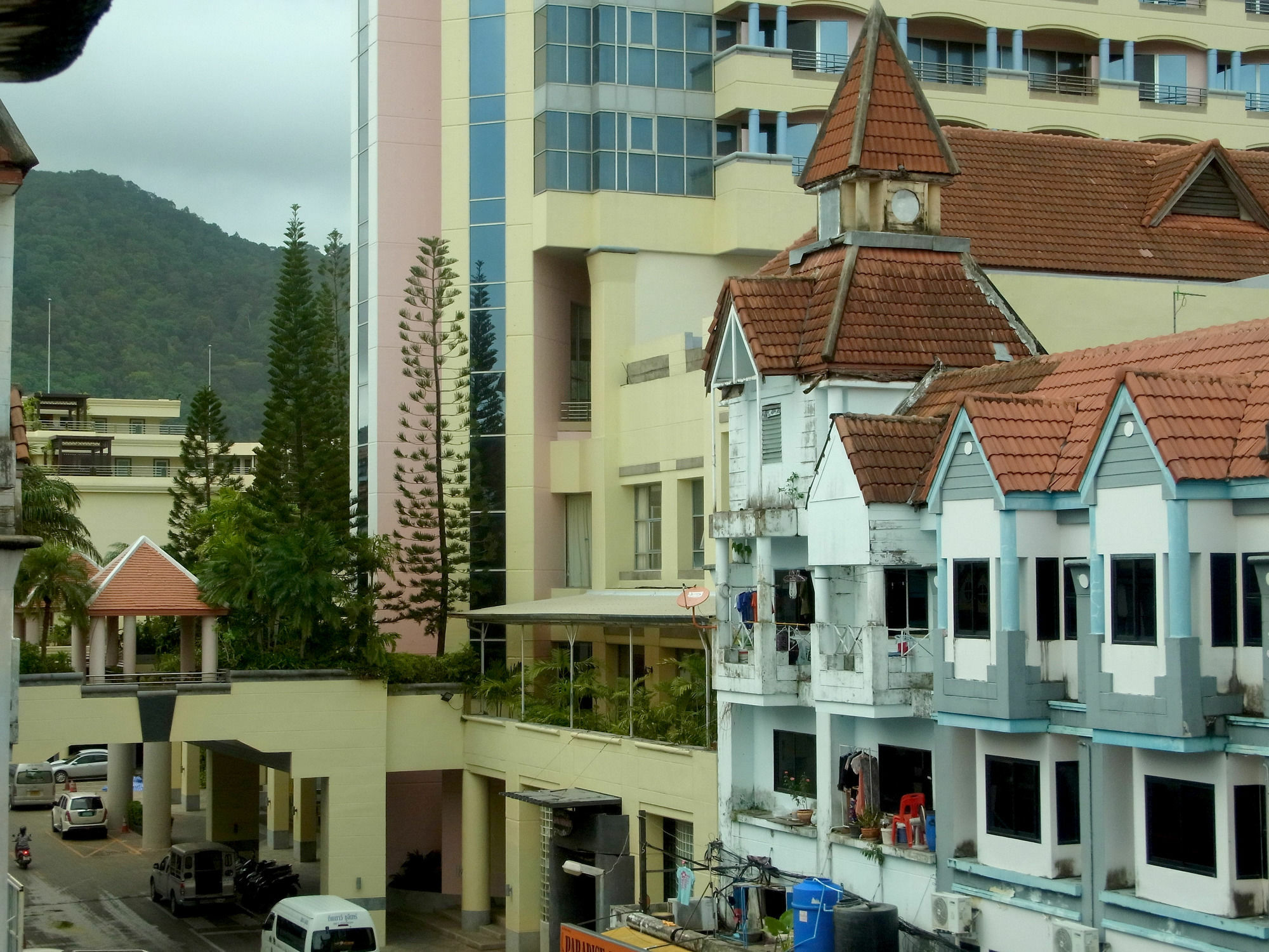 Niku Guesthouse Patong Exterior photo