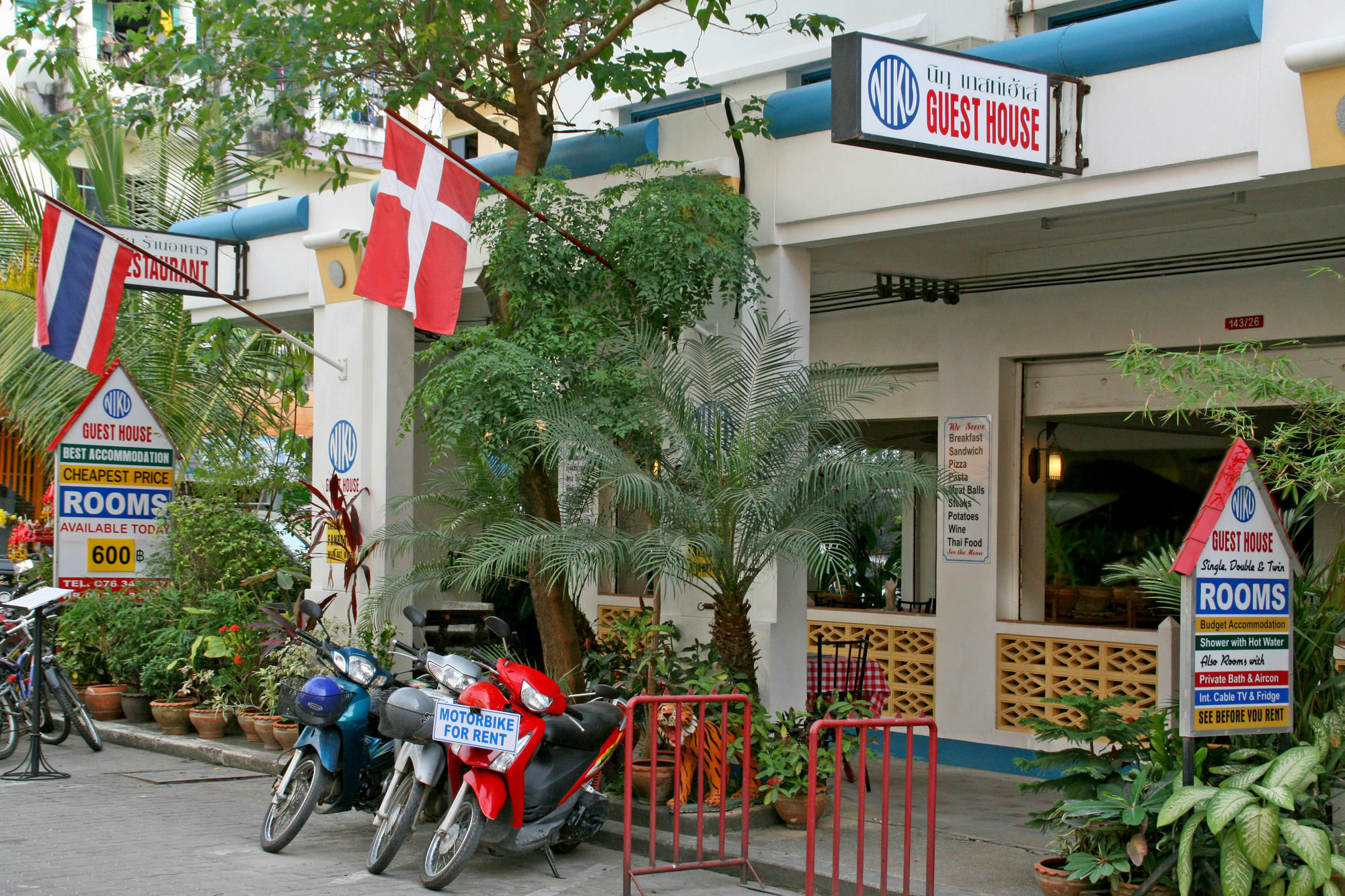 Niku Guesthouse Patong Exterior photo