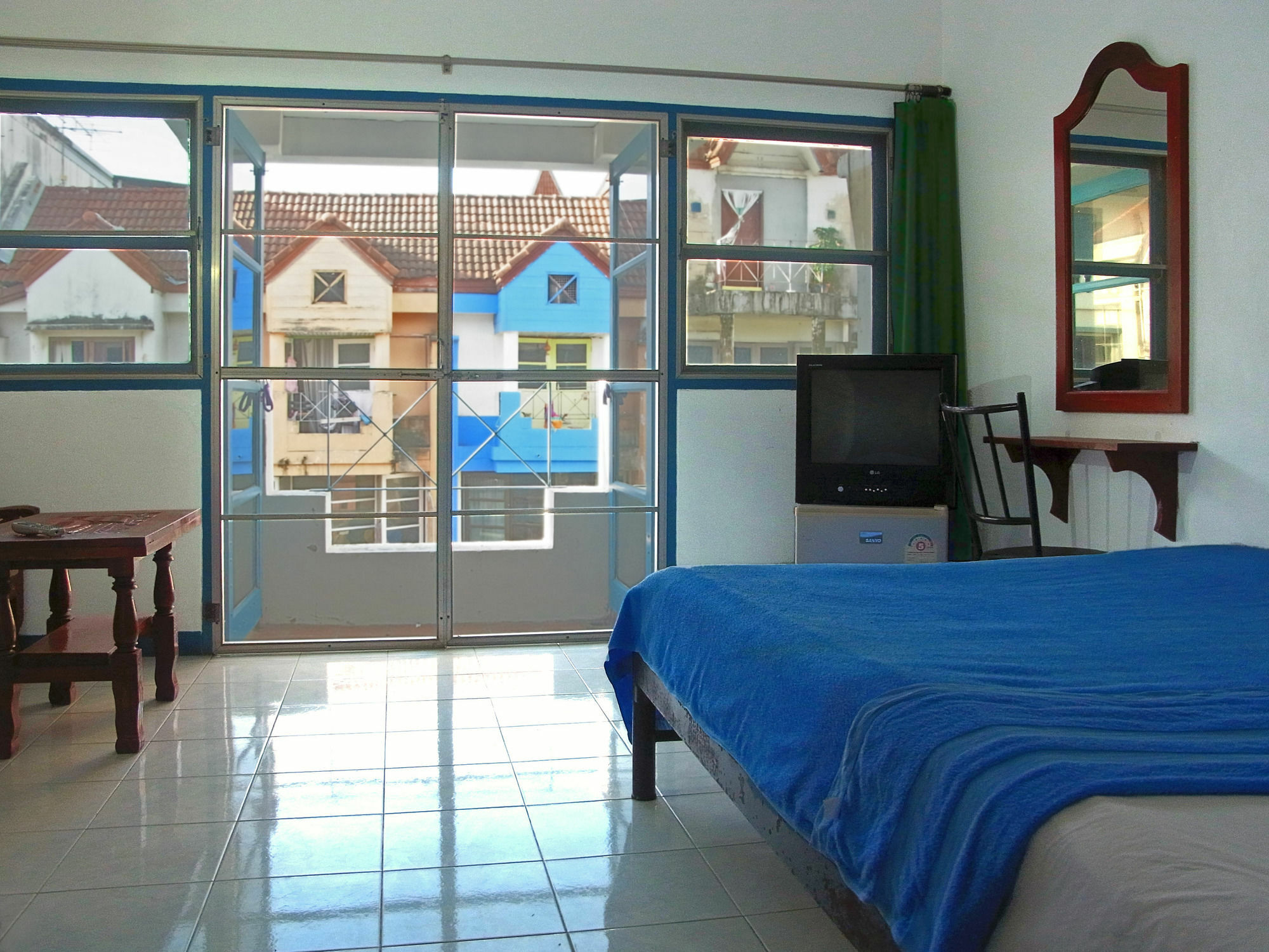Niku Guesthouse Patong Exterior photo