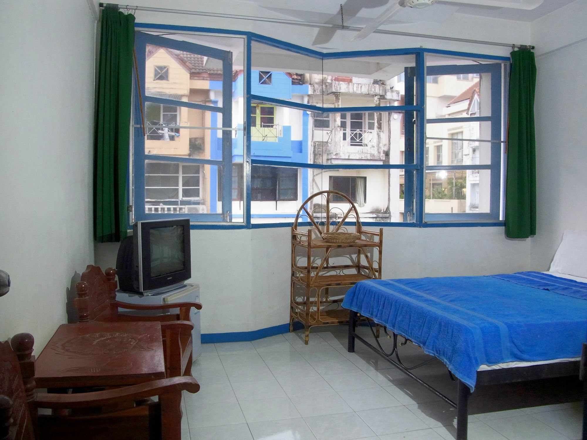 Niku Guesthouse Patong Exterior photo
